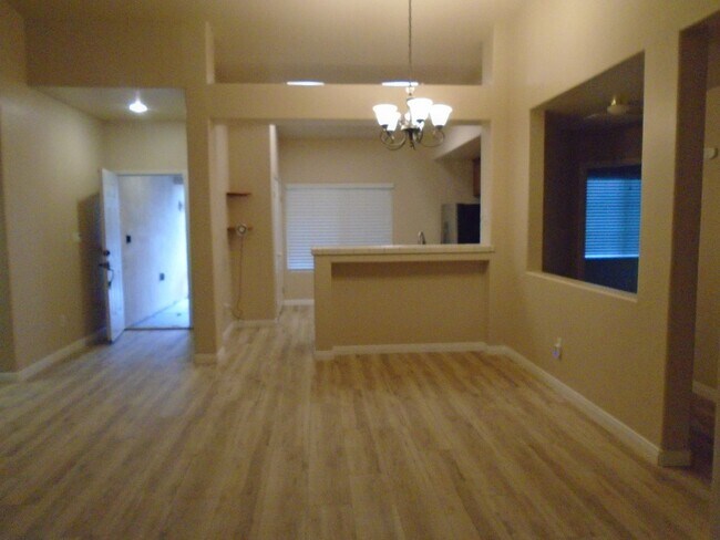 Building Photo - NORTHWEST BEAUTY- 4 BEDROOM !!! REDUCED $1...