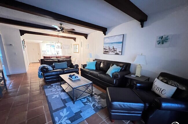 Foto del edificio - 1630 Stickney Point Rd