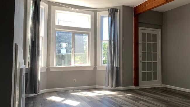 Building Photo - 1211 E Denny Way