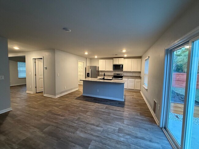 Foto del edificio - Welcome to a move-in ready haven!!!