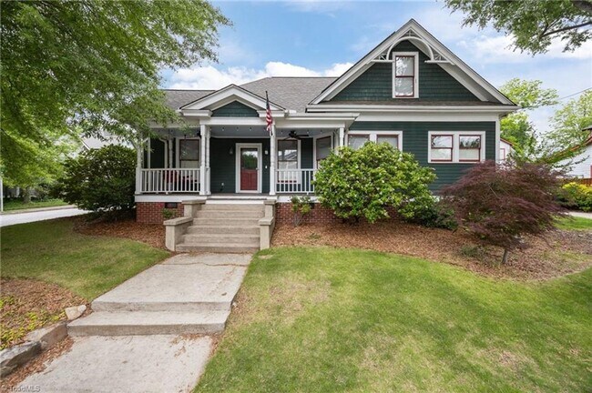 Foto del edificio - Stunning 4 Bedroom in Downtown Greensboro ...