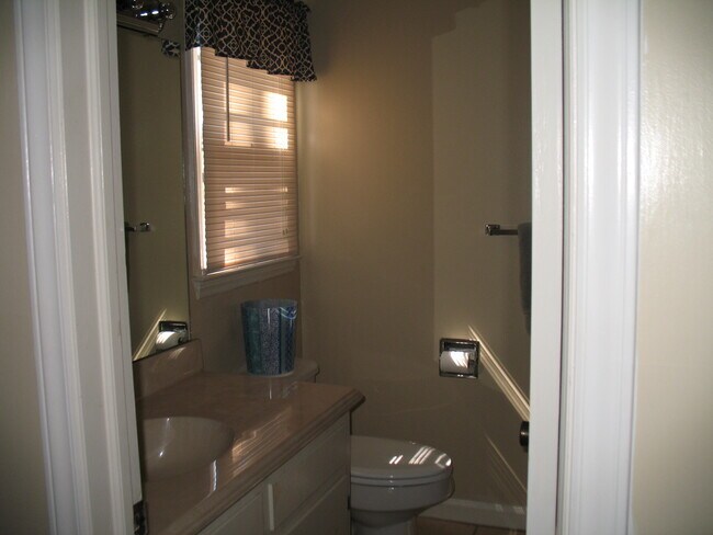 Building Photo - 46 Cardinal Dr