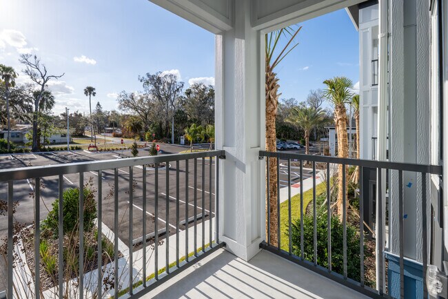 2BR, 2BA - 877SF - Balcony - Fox Pointe