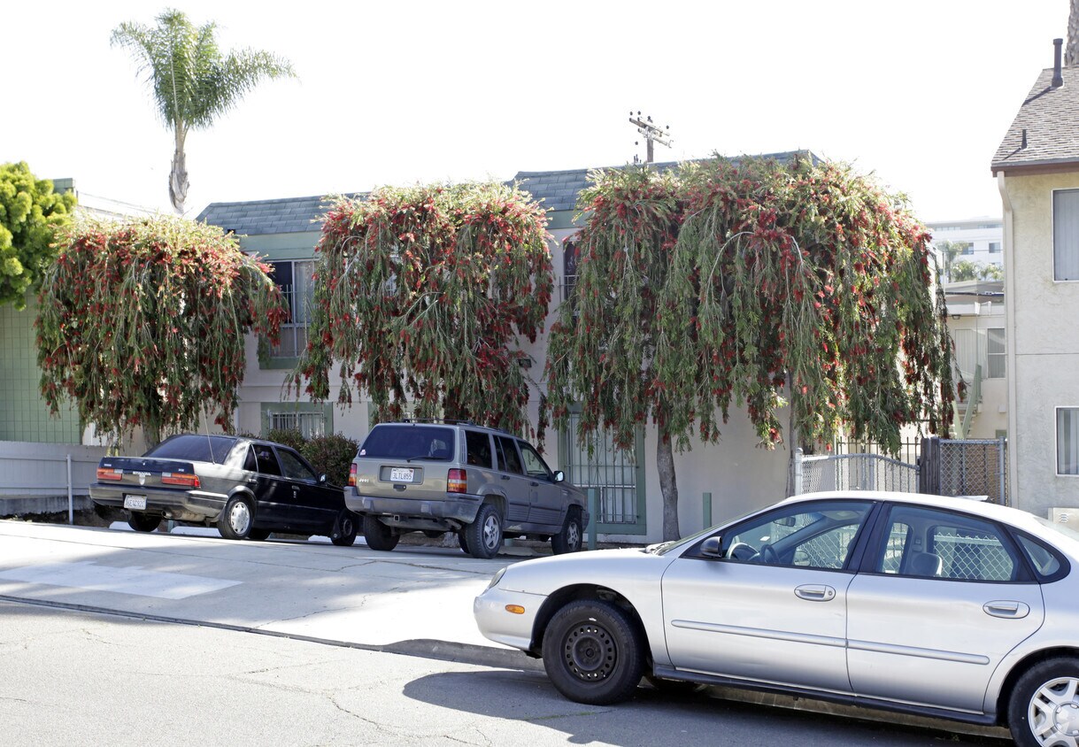 Building Photo - 4211 Altadena Ave