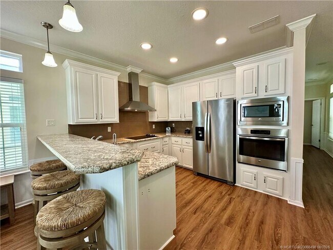 Building Photo - 437 NE Intercoastal Dr
