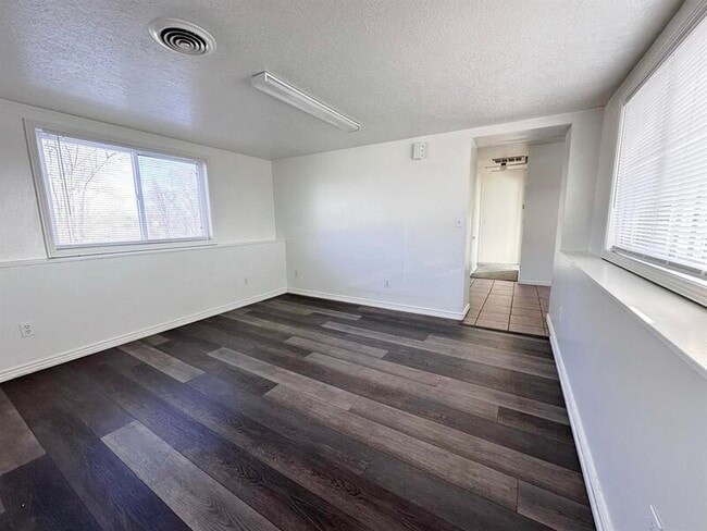 Building Photo - 28 N 200 E