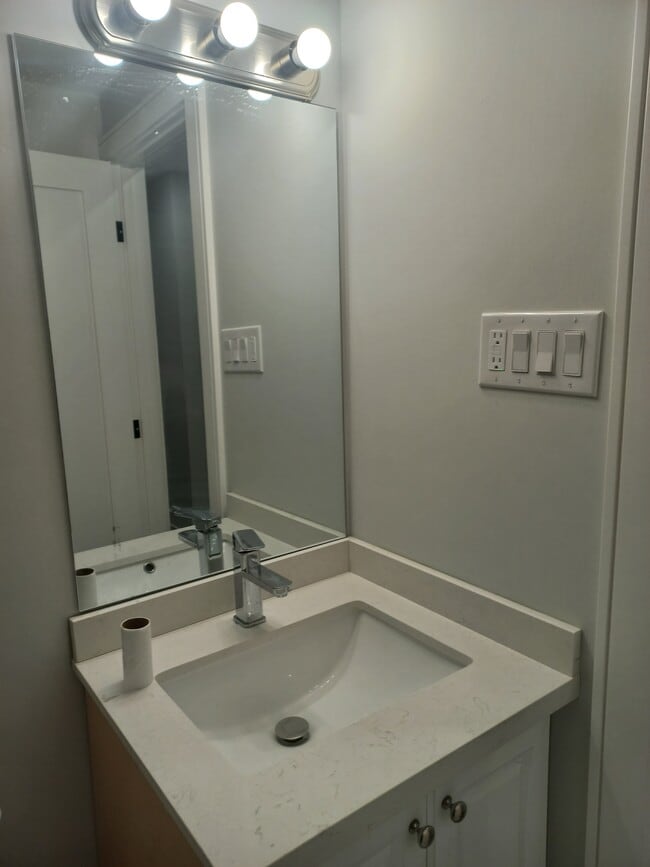 Building Photo - 17 Malta St