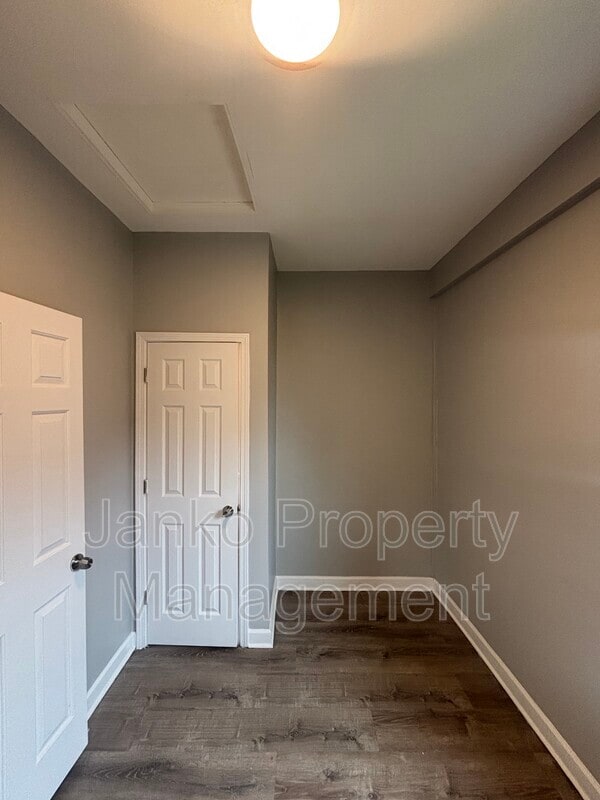 Building Photo - 7152 S Greenwood Ave