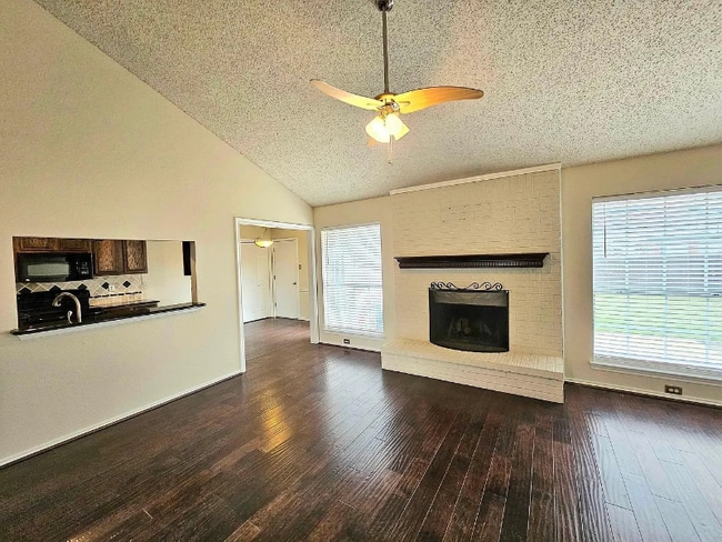 Foto del edificio - 8381 Cripple Creek Dr