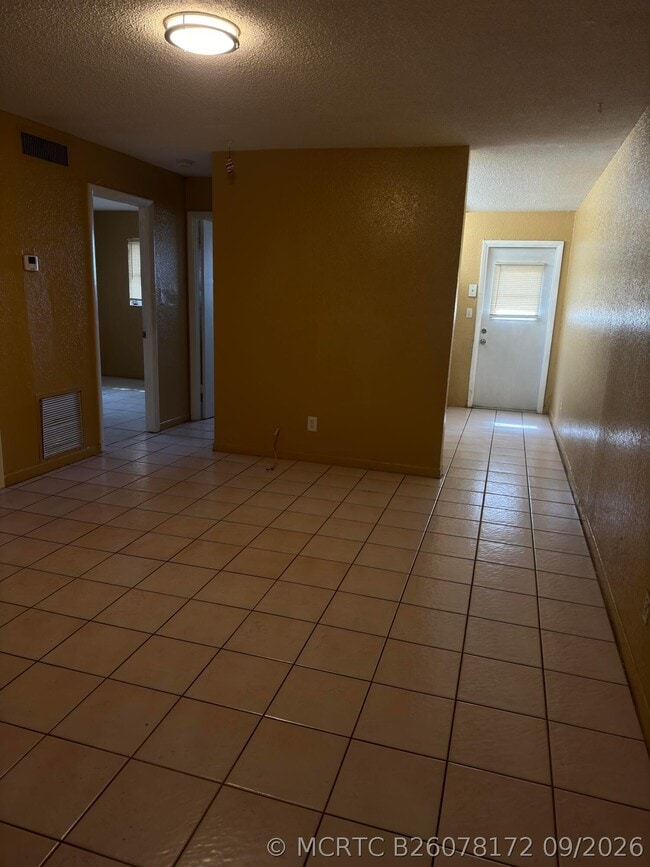 Foto del edificio - 5630 NW 15th St