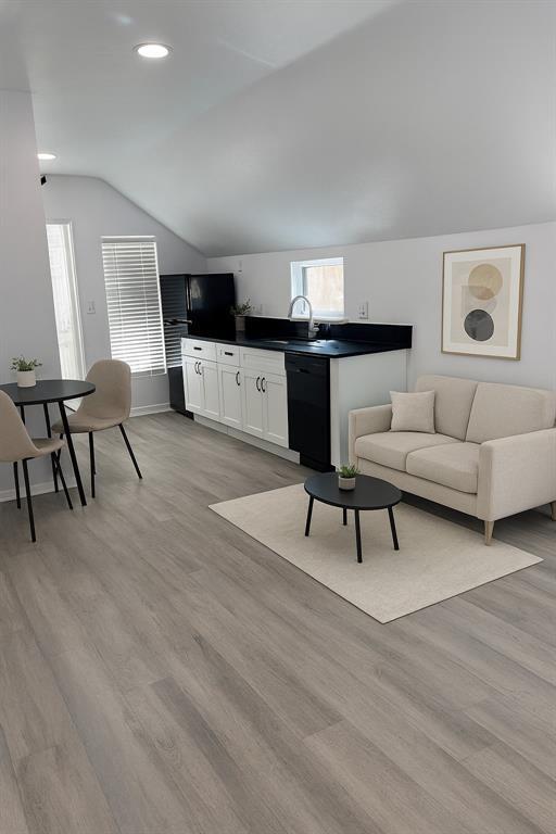 Foto del edificio - 306 E Hughbert St