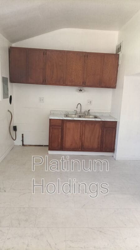 Building Photo - 1057 Neville Ave
