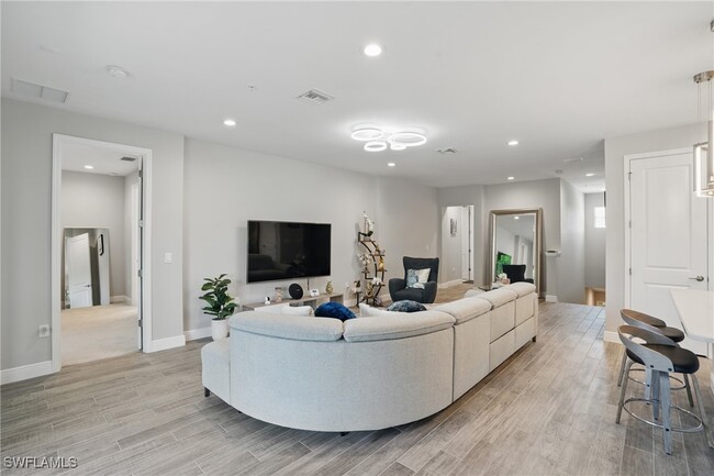 Building Photo - 2567 Seychelles Dr