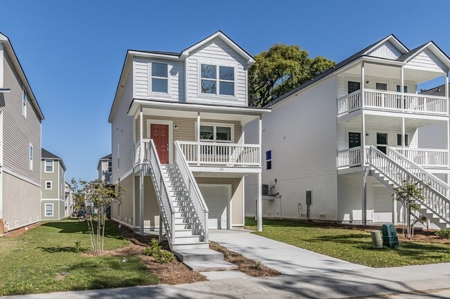 Building Photo - Charming 3-Bed Oasis with 2.5 Baths in Bea...