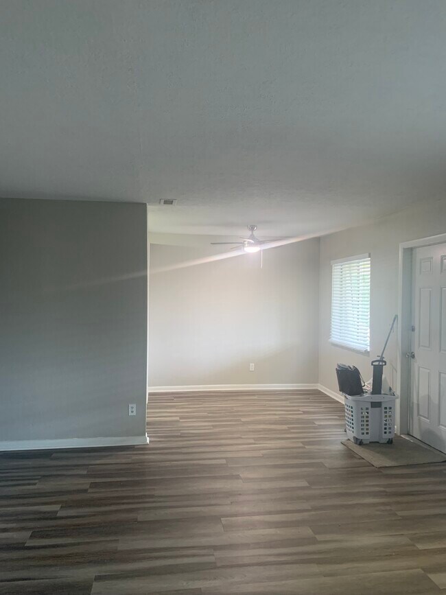 Foto del edificio - 4607 Bayshore Dr