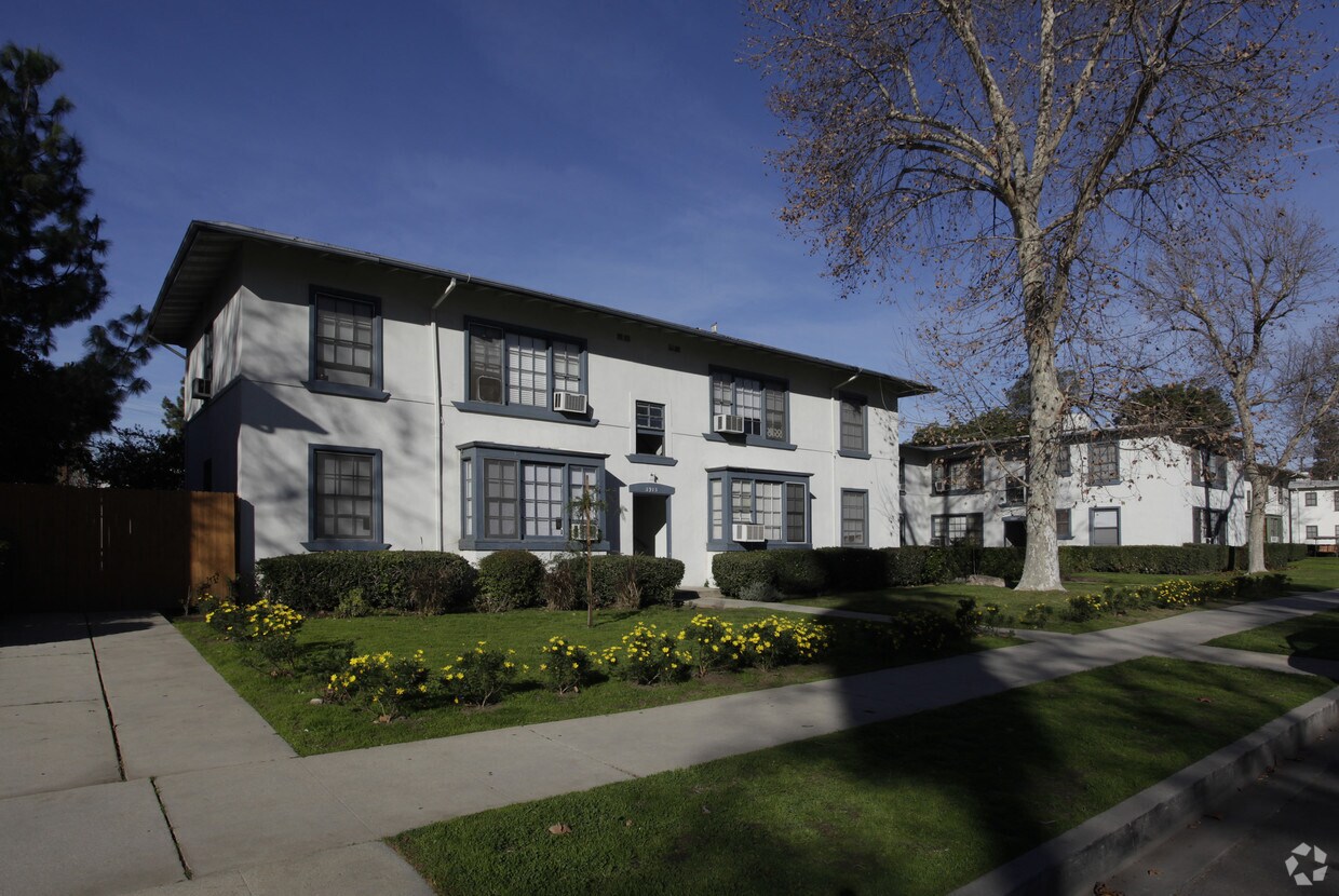 Primary Photo - 5915-5919 Murietta Ave