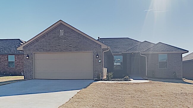 Building Photo - 4 Bedroom 2 Bath Home in Great Location - ...