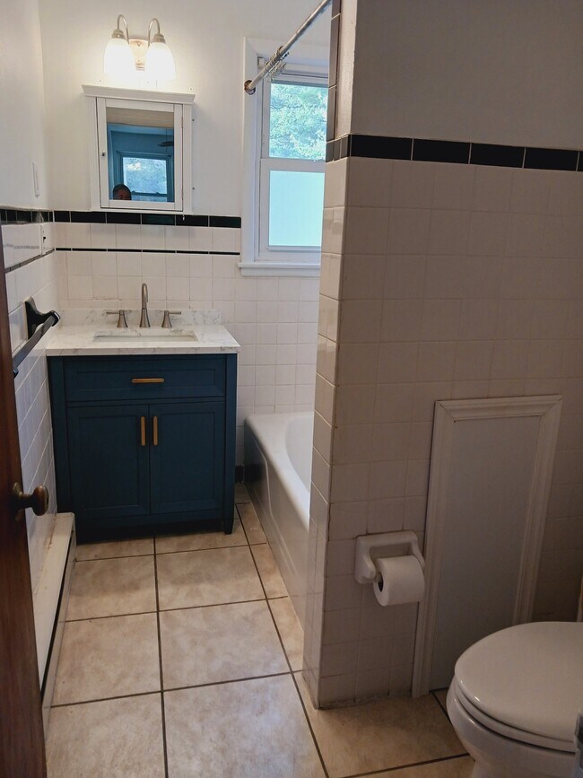 baño - 2908 Fisherville Rd