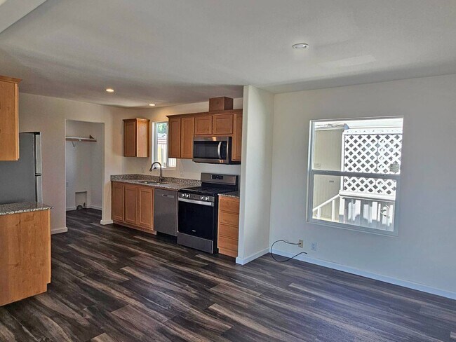 Foto del edificio - 590 E Kinney St