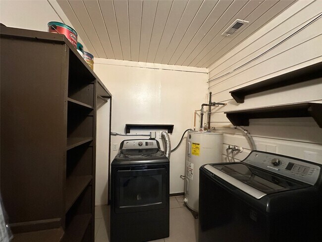 Foto del edificio - 22450 Oakley Rd