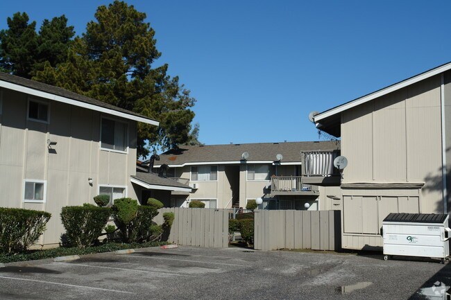 Foto del edificio - Garden Court Apartments