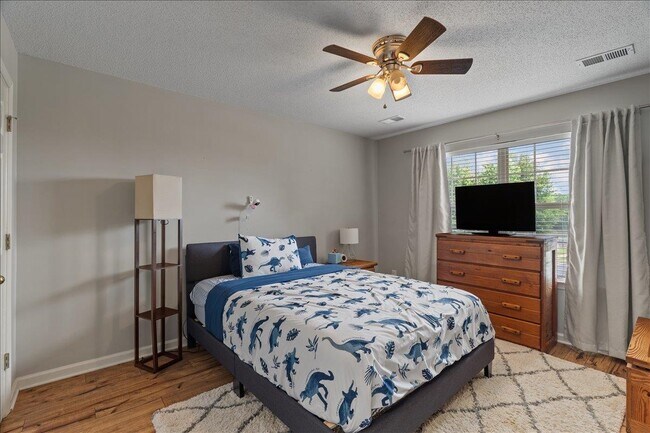 Foto del edificio - 11660 Mahogany Dr