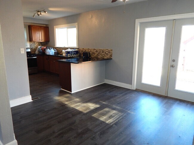 Cocina/Comedor - 3127 N 55th St