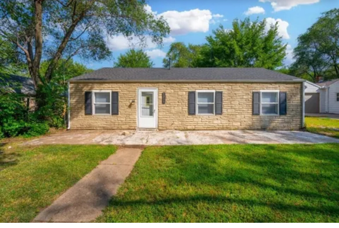 Primary Photo - 1208 E Charleston Dr