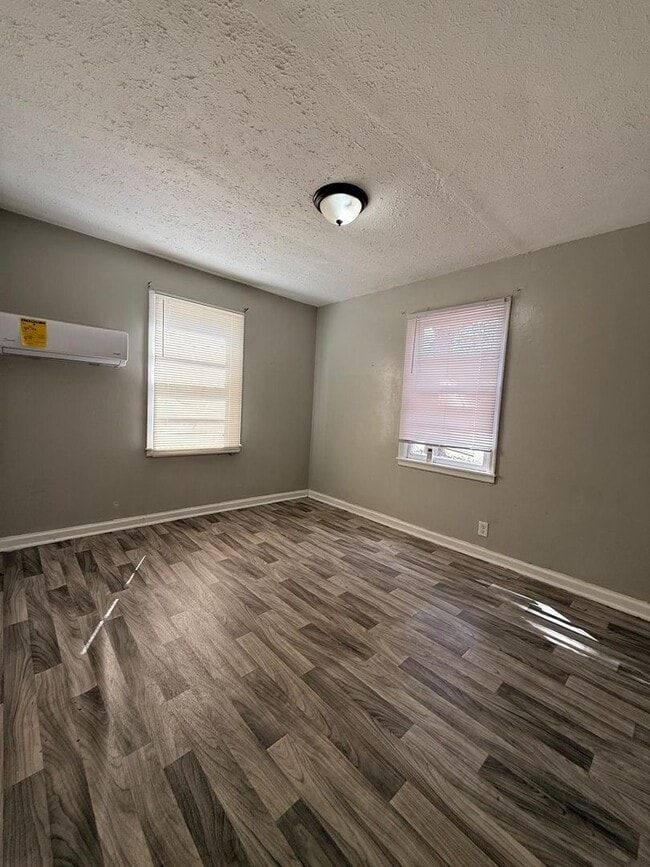 Foto del edificio - For Rent – 3 Bedroom / 1 Bathroom Home