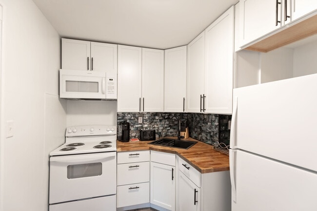 Kitchen - 2701 Barth Ave