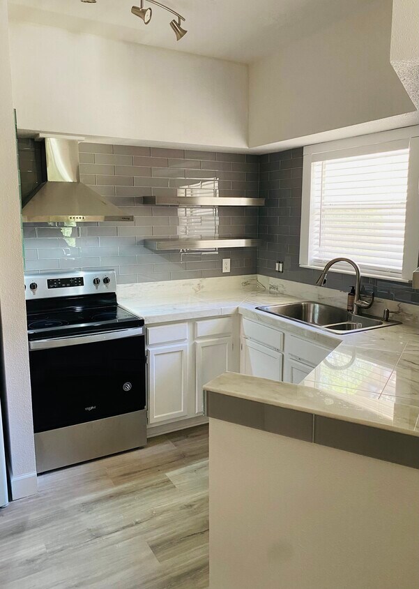 Primary Photo - 2450 Wickersham Ln
