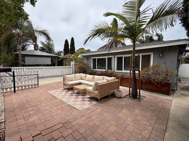 Foto del edificio - Classic Carlsbad Beach Bungalow
