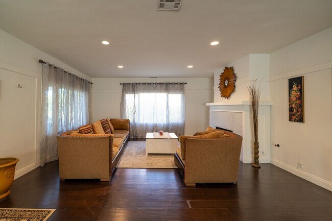 Foto del edificio - 6407 Dix St