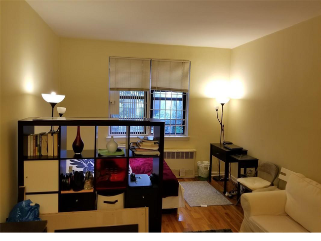 Building Photo - 405 E 82nd St