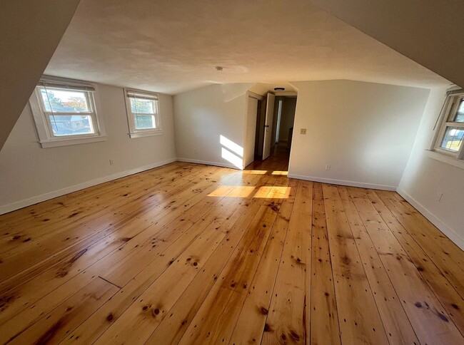 Building Photo - 9 Essex Rd