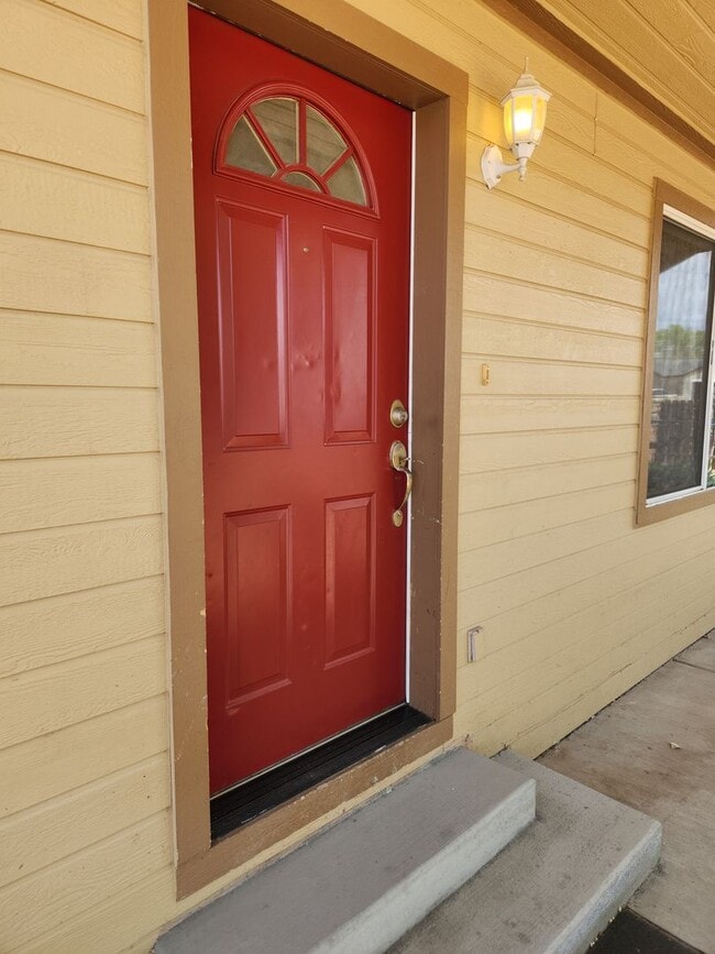 Building Photo - 93 S Rainbow Dr