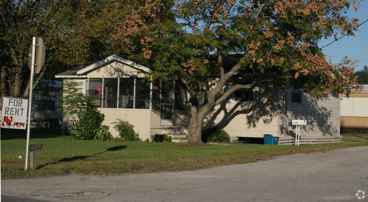 Vista de frente - 425 Woodland Ave