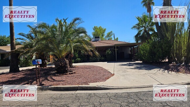 Foto del edificio - Prince Rd & Tyndall - 3 Bedroom and 2 Bath...