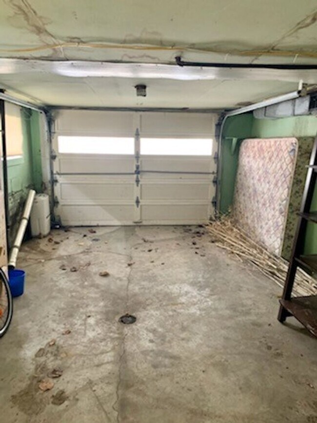 Foto del edificio - 3 bed/1 bath home near Upland Brewery avai...