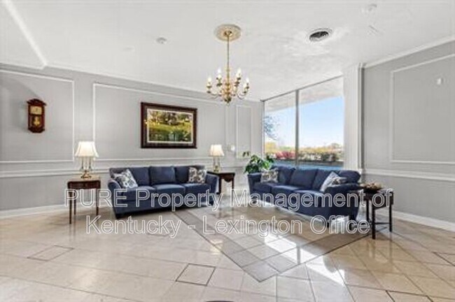 Foto del edificio - 2121 Nicholasville Rd
