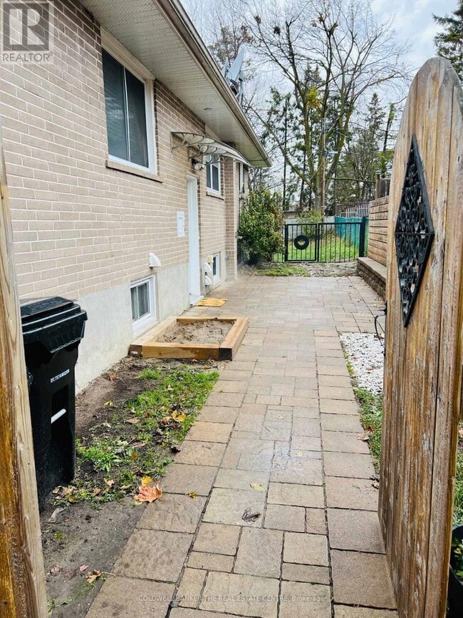 Photo du bâtiment - 208 Wellington St E