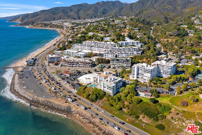 Building Photo - 17352 Sunset Blvd