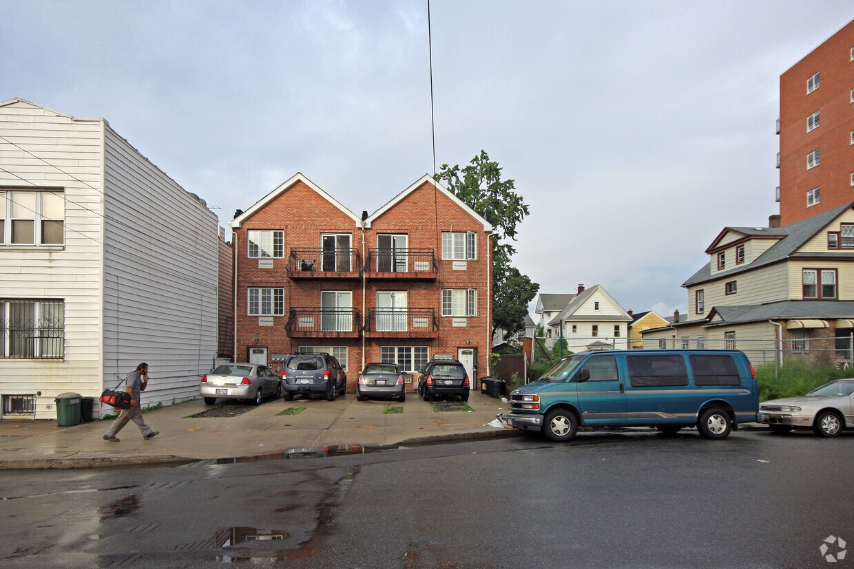 Foto del edificio - 91-26 175th St