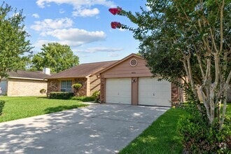 Building Photo - 2822 Wood Hollow Dr