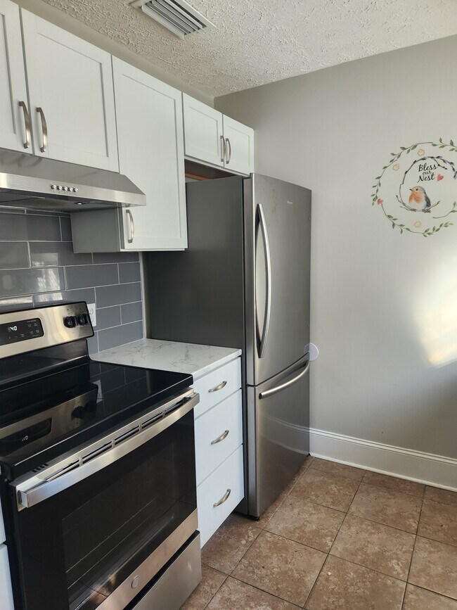 Cocina, frigorífico y congelador - 2510 W 9th St