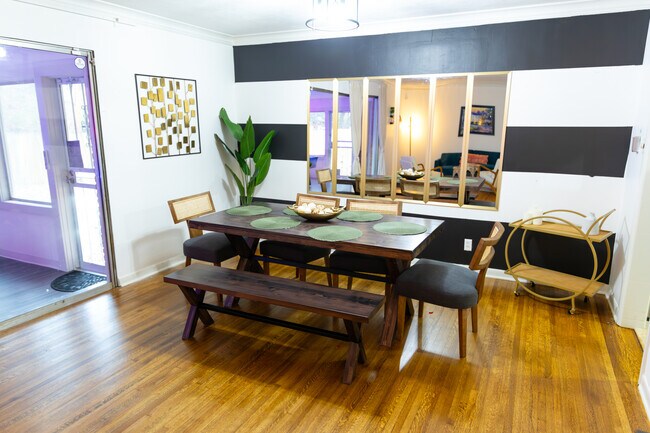 Comedor - 3911 Hermitage Dr