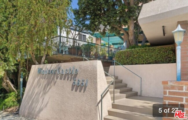 Foto del edificio - 5651 Windsor Way