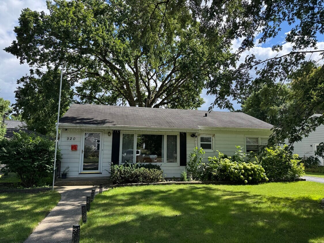 Foto principal - 920 Douglas Ave