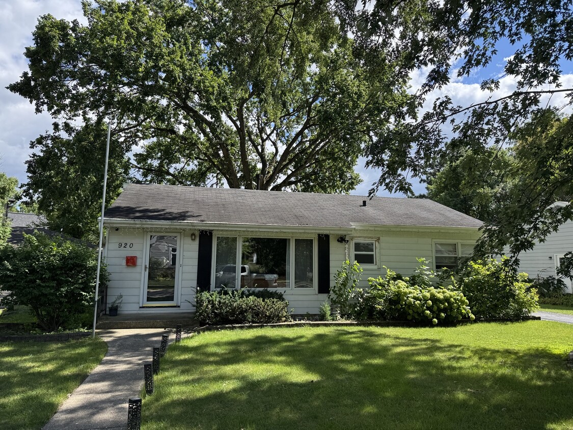Primary Photo - 920 Douglas Ave