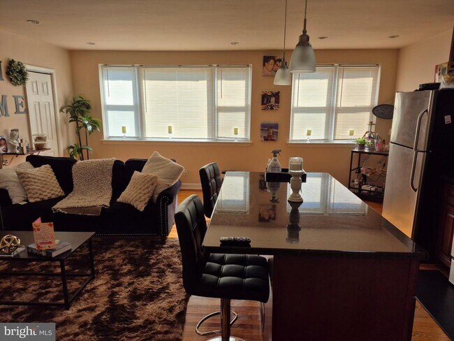 Foto del edificio - 7254 Mansfield Ave